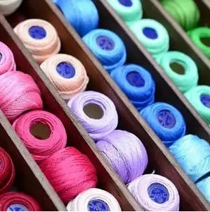 Kashtado'zlik iplari materiallari va ranglari uchun qanday imkoniyatlar mavjud?